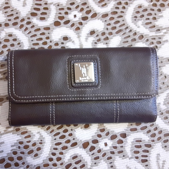 Tignanello Pebbled Leather Trifold Wallet Organizer Clutch - Picture 1 of 6